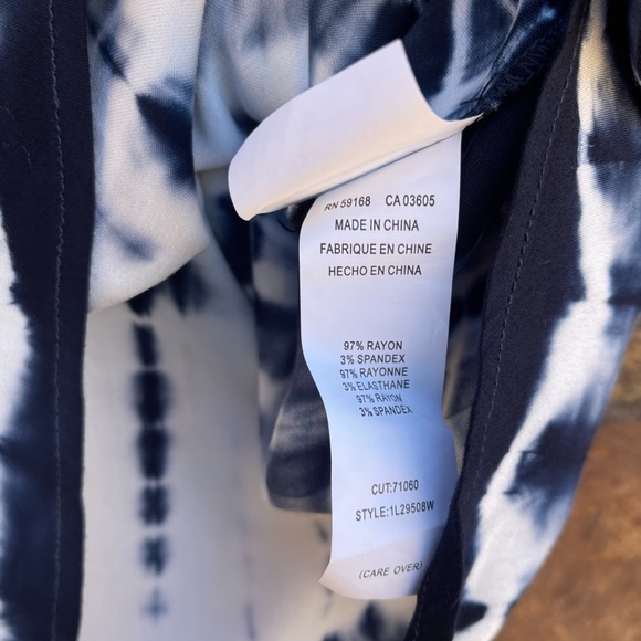 Karen Kane Blue and White Tie Dye Button Down Front Shirt Size 3X - Picture 14 of 16